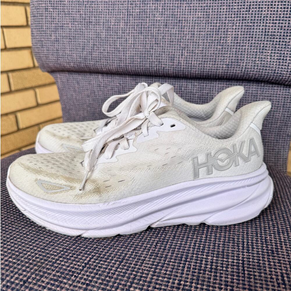 HOKA Clifton 9 Women’s Running Shoes Size 8.5 B Lightweight Cushioned Sneakers